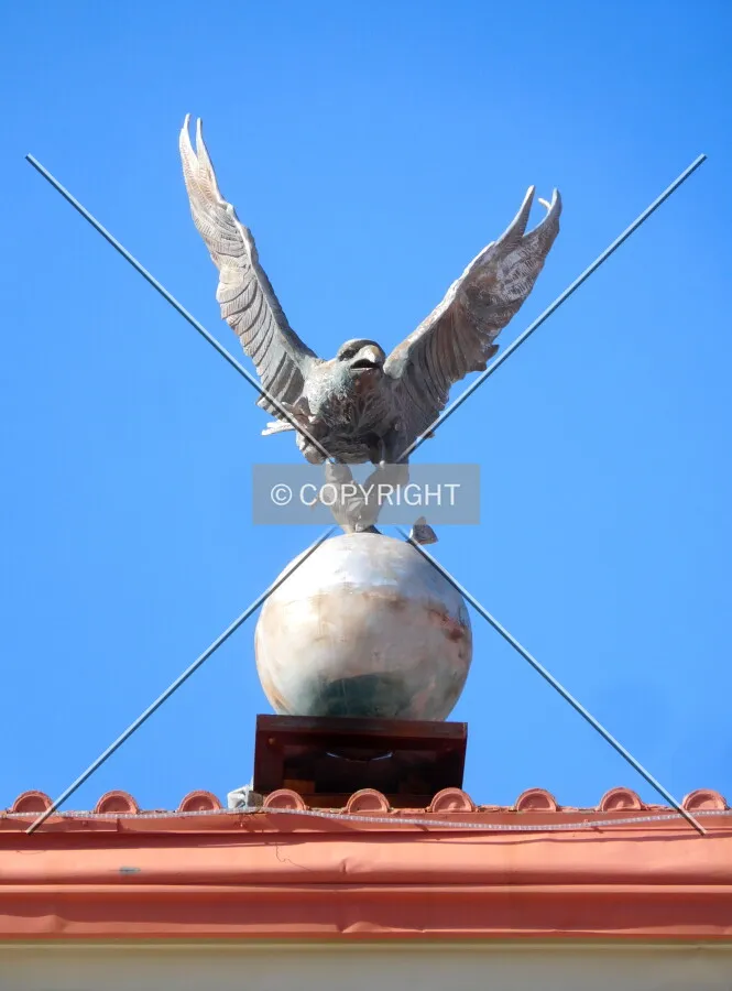 Eagle atop the southern facade