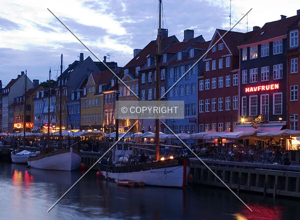 Nyhavn by night