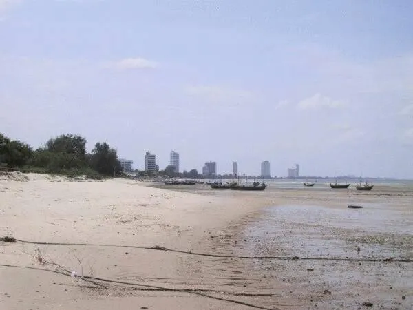 Distant view of Cha Am Beach