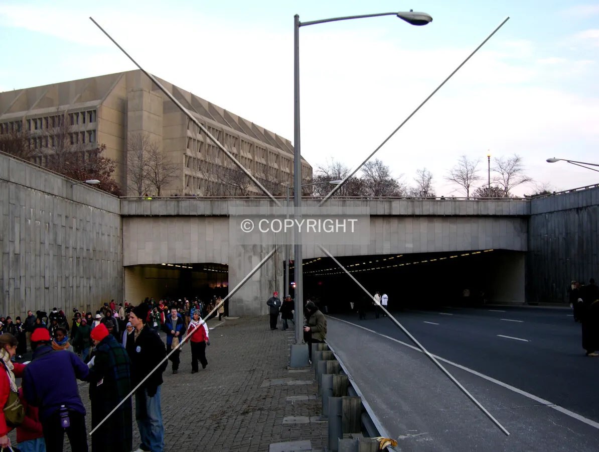 Pedestrians exiting the southern portal prior to the inauguration of Barack Obama
