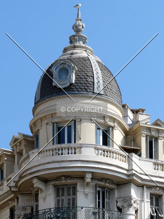 Typical Beaux-arts dome at the southwest corner