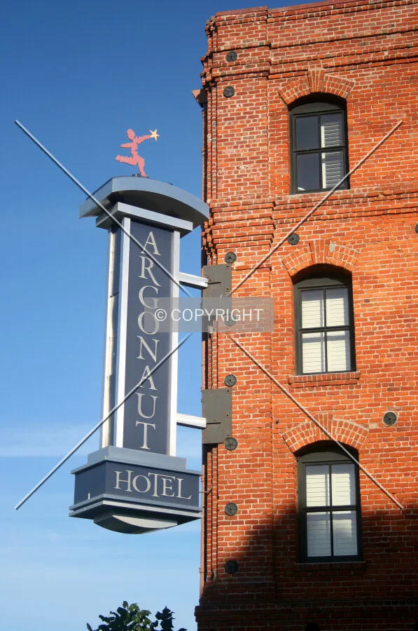 Hotel sign at the northwest corner