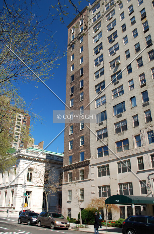 5th Avenue side