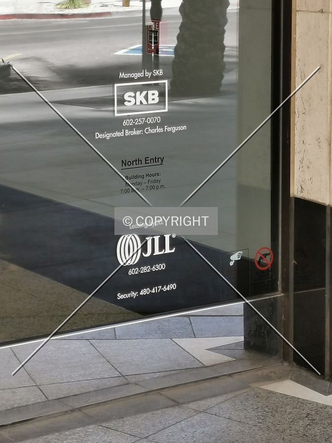 Involved companies listed on the facade - Managed by SKB, Leasing by JLL