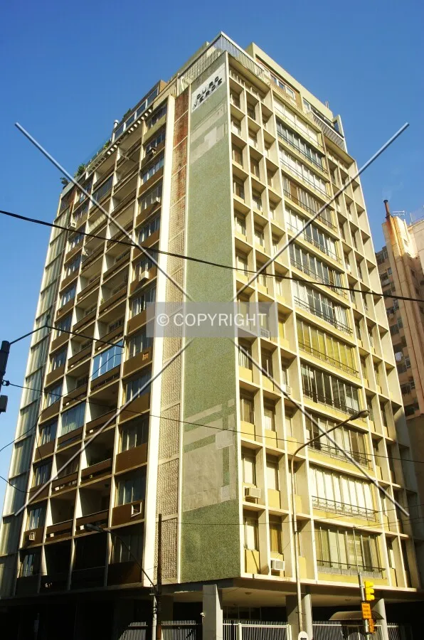 Looking up from across Duque de Caxias Street