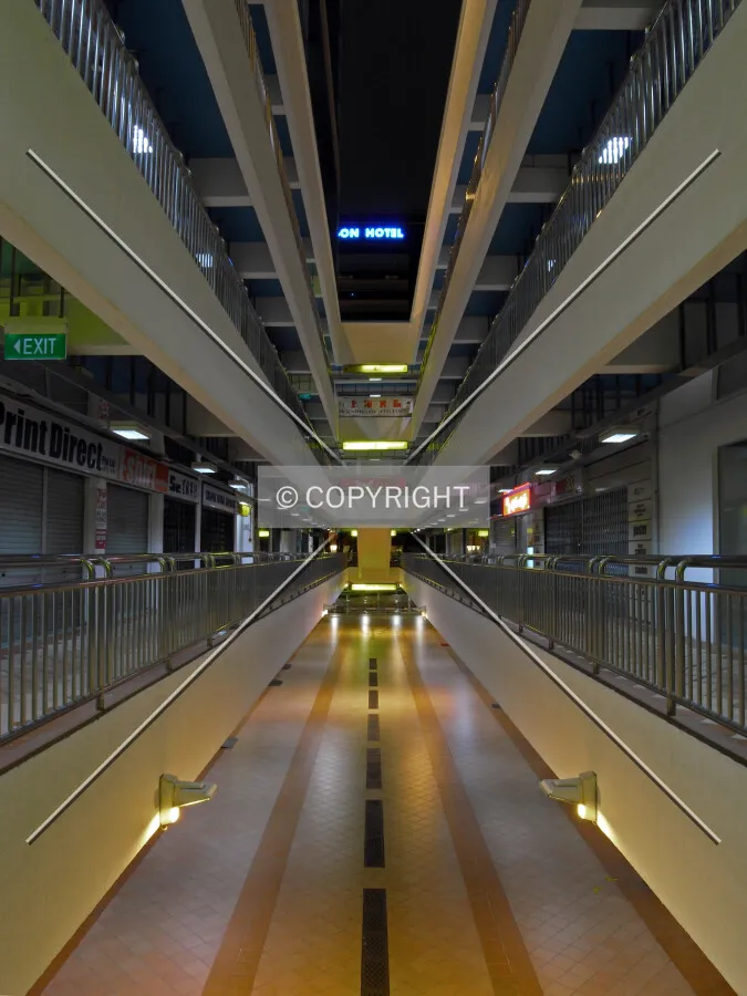 View along the shopping galleries on level 2