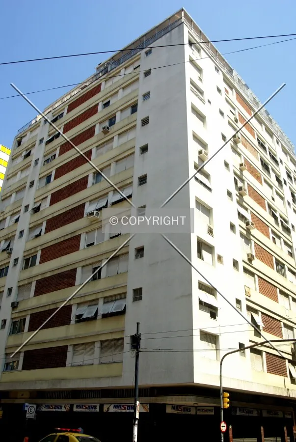 Looking up from the corner of Alberto Bins Avenue and Coronel Vicente Street