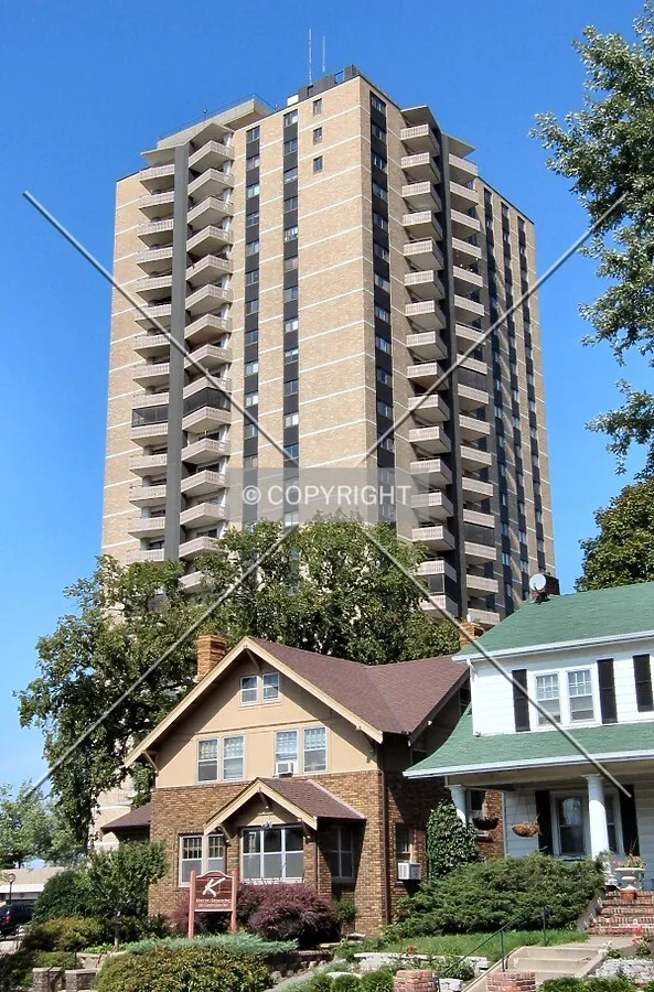 Looking up from Groveland Avenue