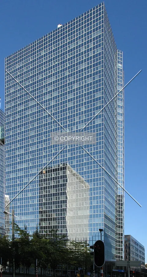 View from the west, WTCIII mirrored in the facade