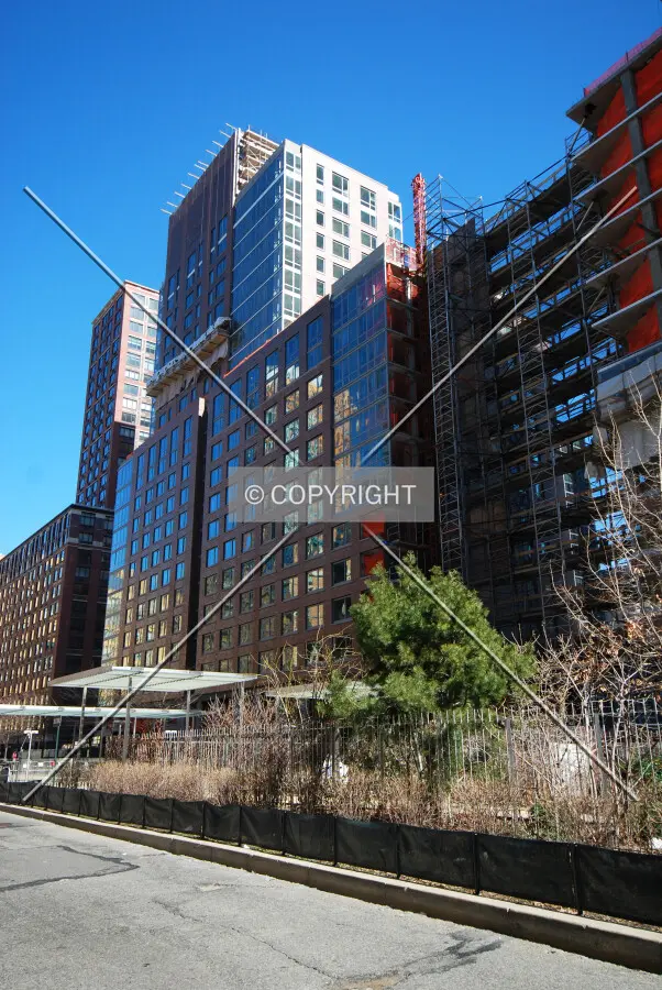 Viewed along North End Avenue