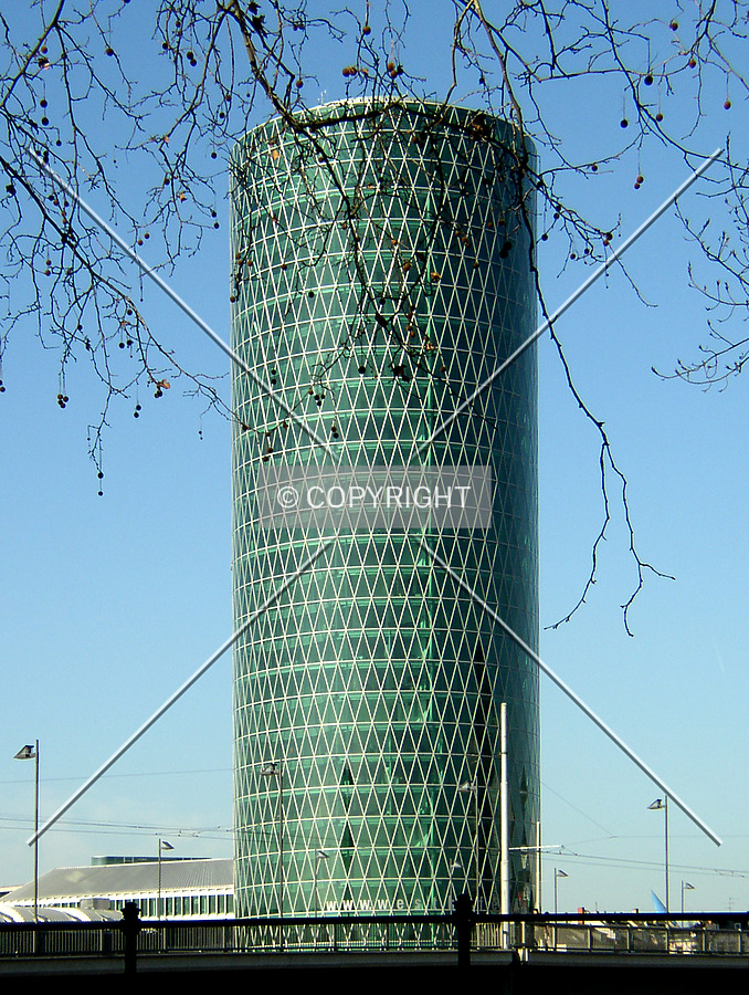 From Schaumainkai across the River Main to the southeast