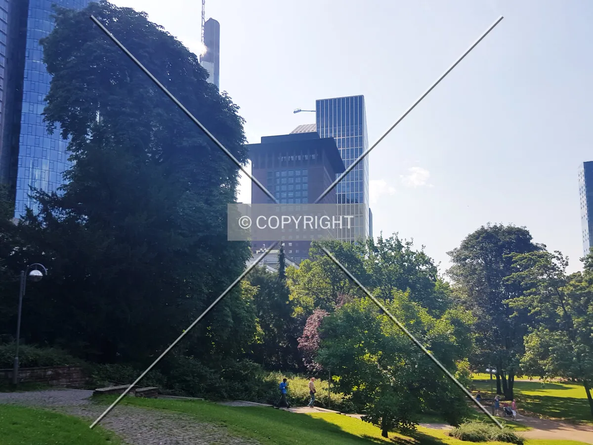 Gallusanlage park with Japan Center in the center
