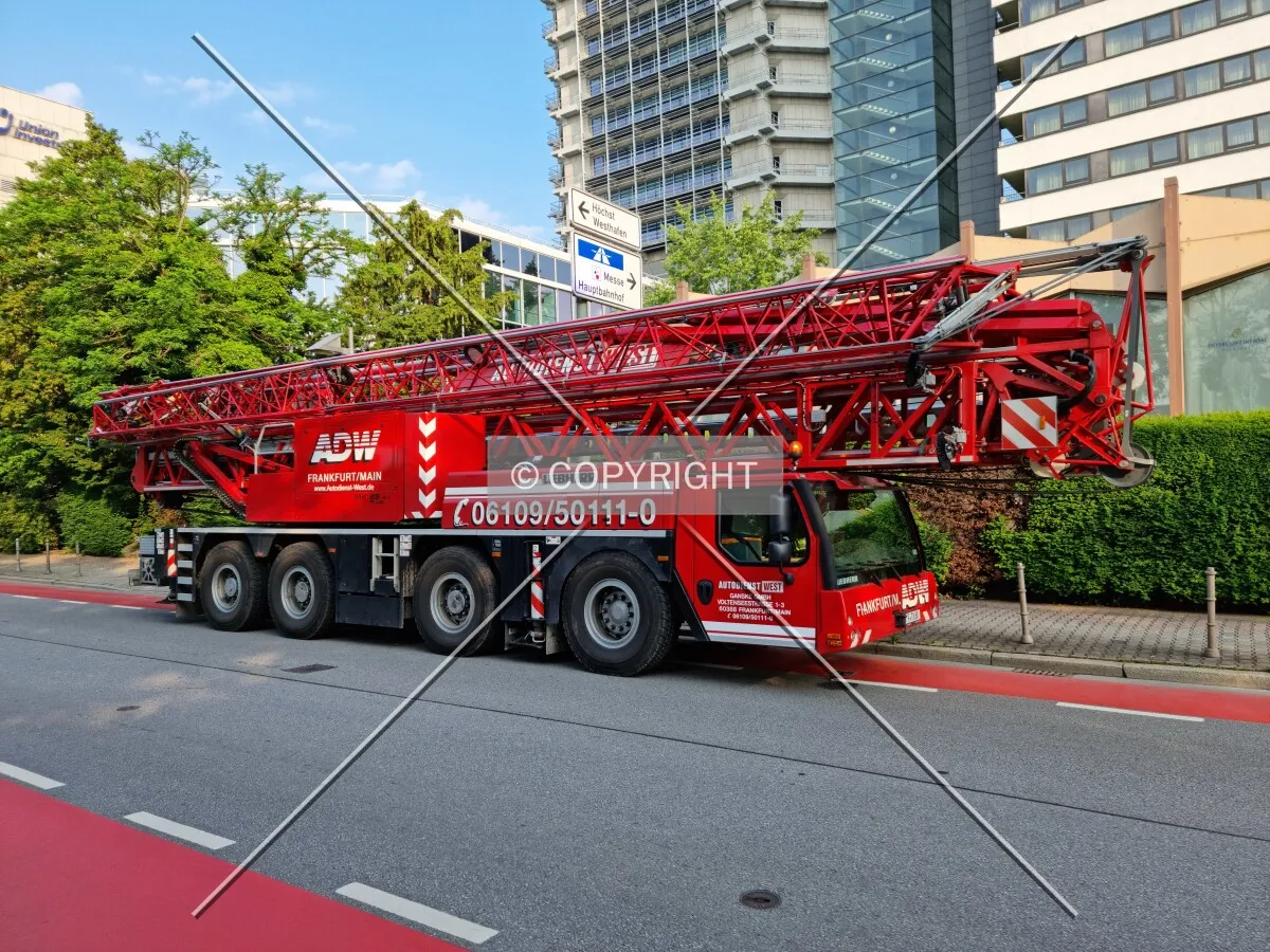 ADW Frankfurt - heavy lifting crane
