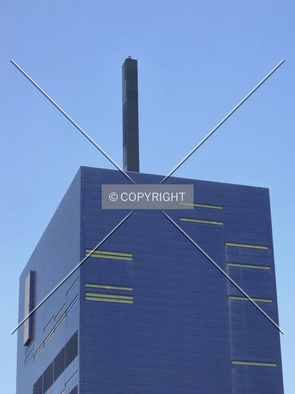 Top of the tallest section, with the LED mast