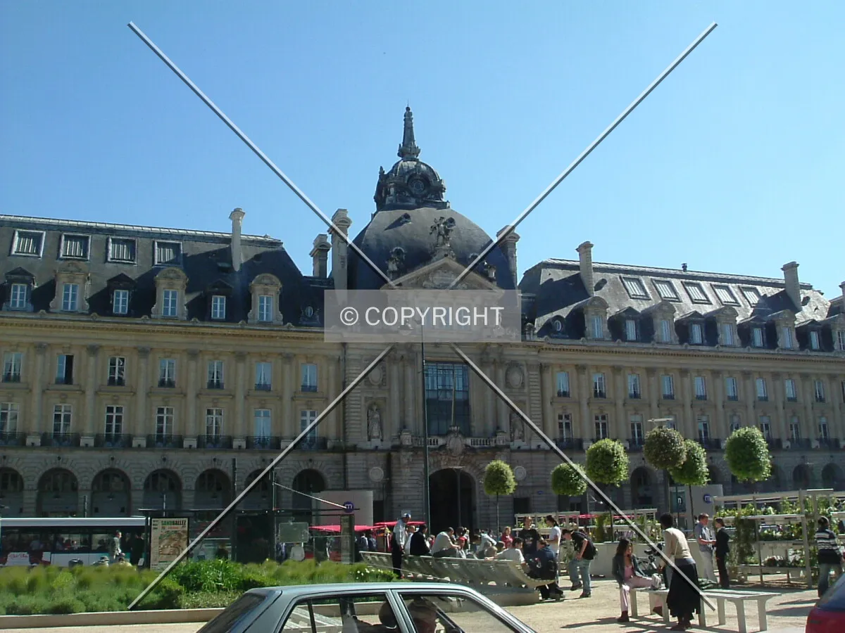 Le palais des commerces - République