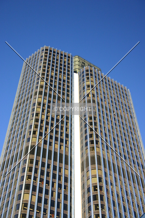 Looking up from Old Broad Street at sunset allowing the façade treatment to be viewed without glare