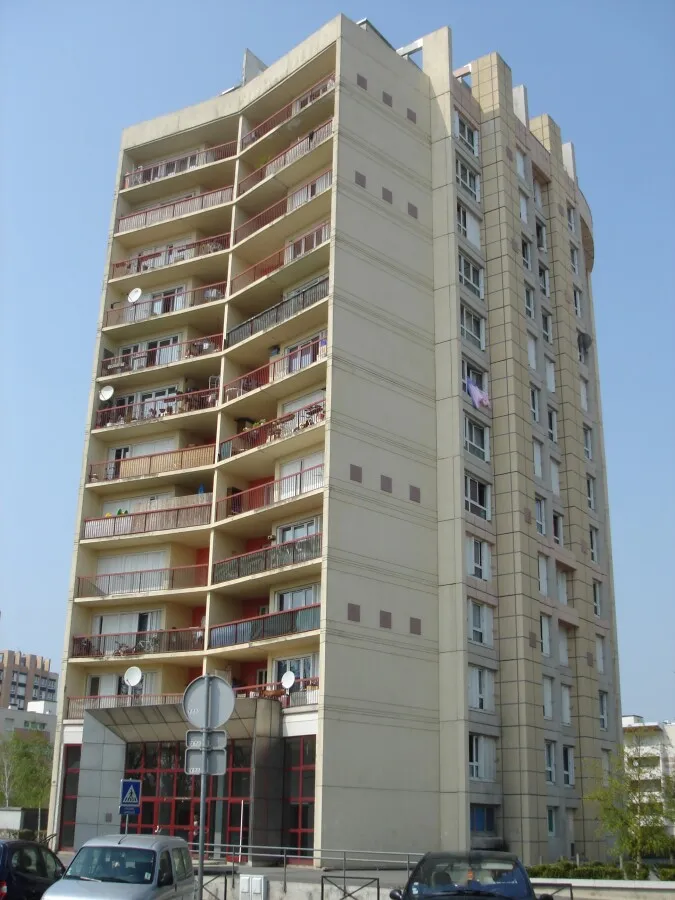 Southeast corner view.