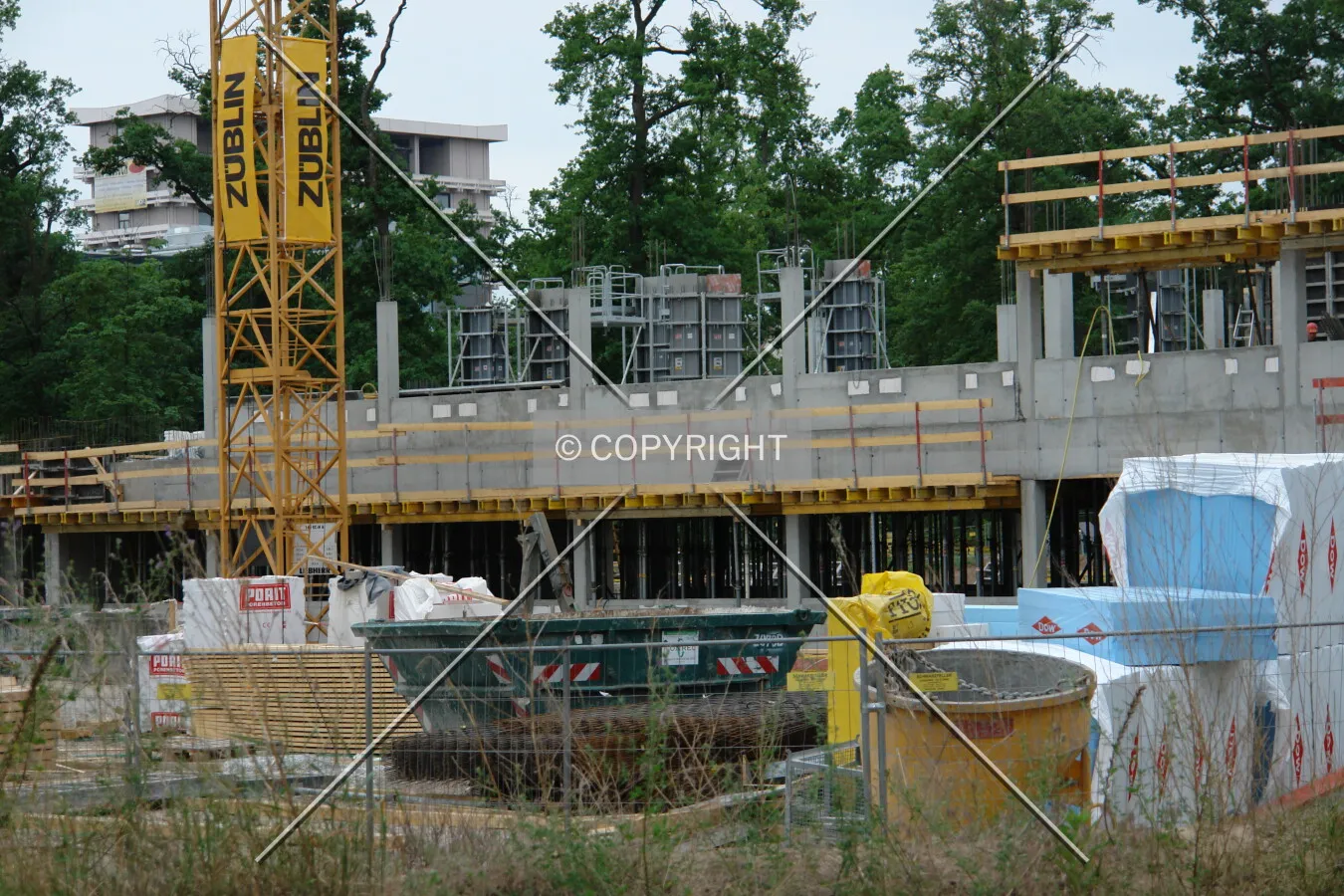 Structural detail of the concrete facade during its construction