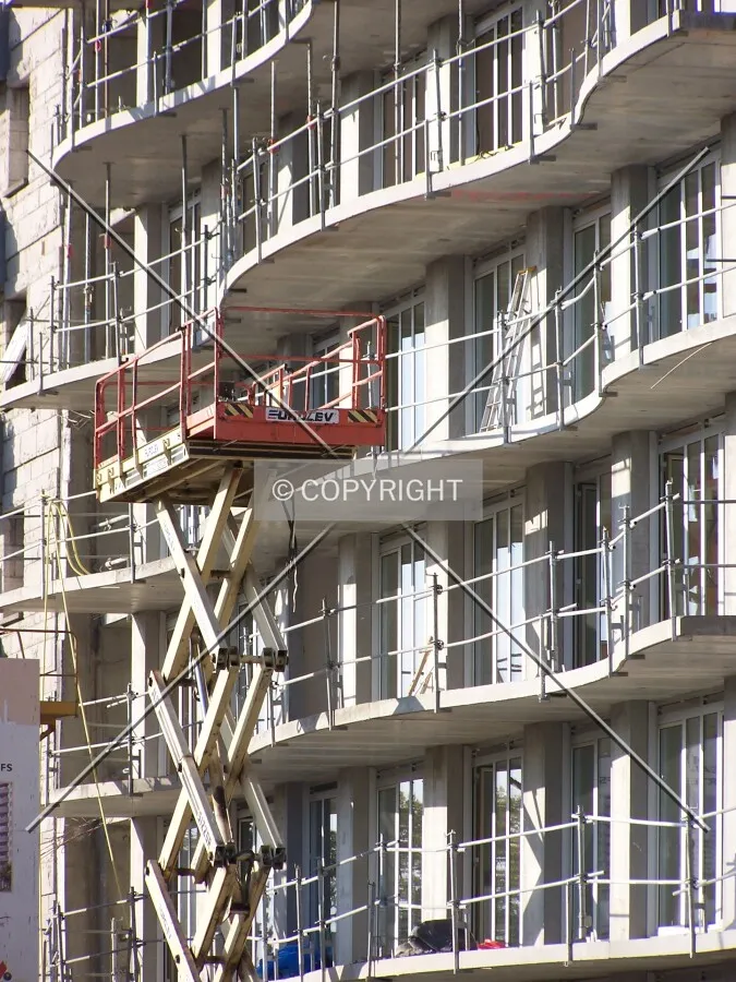 Vue Vers l'ouest de la façade avec balcons donnant sur l'Avenue Aristide Briand