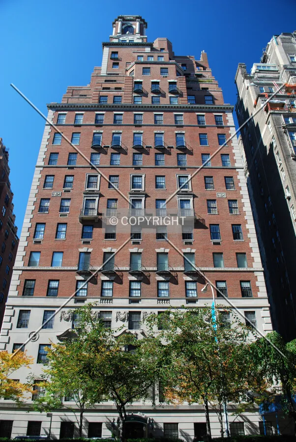Looking up from Park Avenue