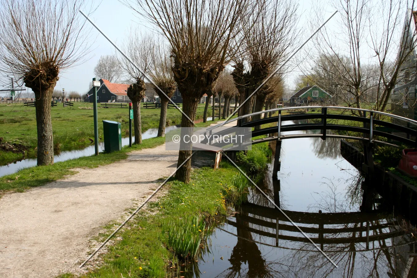 Pathway between two canals at Zaanse Schans
