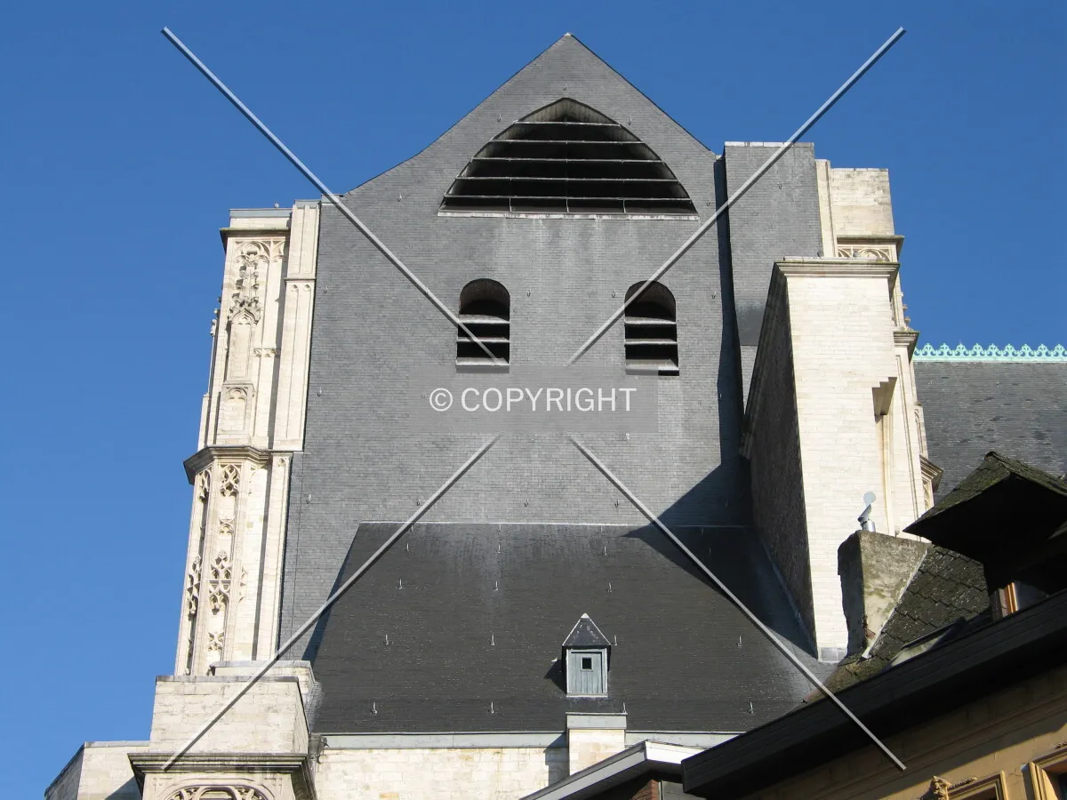 Looking up to the never finished tower