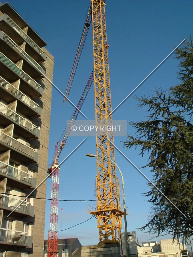 Vue des grues depuis le Boulevard Aristide Briand