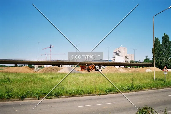 Kaiserlei-Kreisel, as seen from Berliner Straße. A661 highway is crossing it
