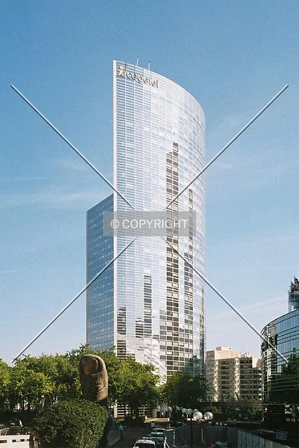 Side view from La Grande Arche