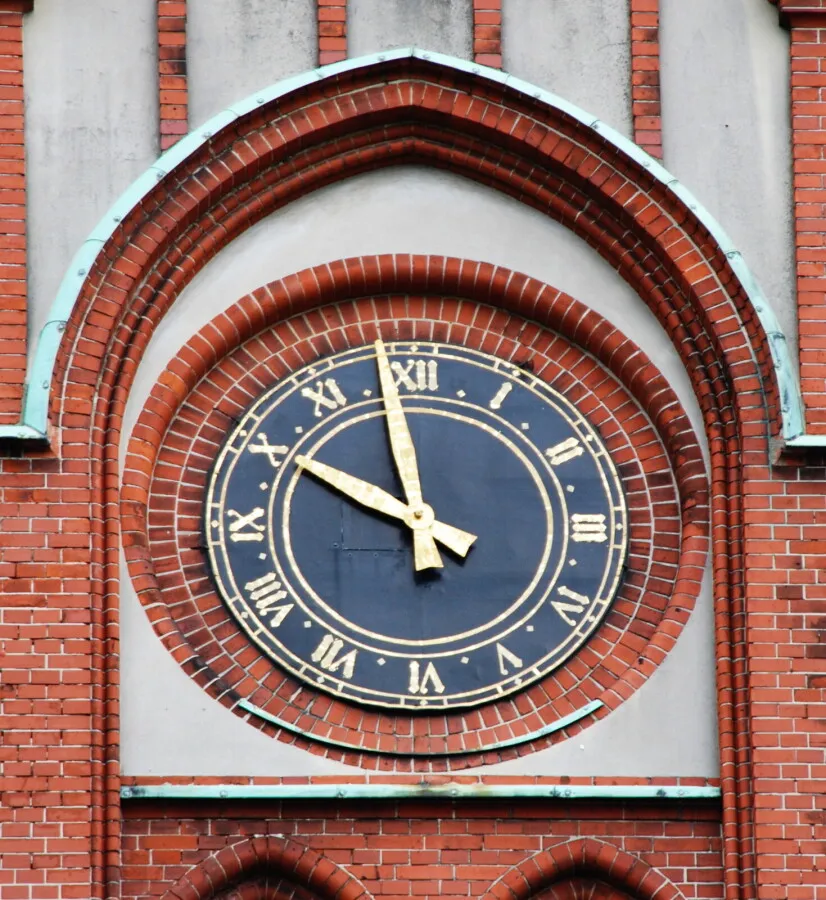 The clock facing Hauptbahnhof