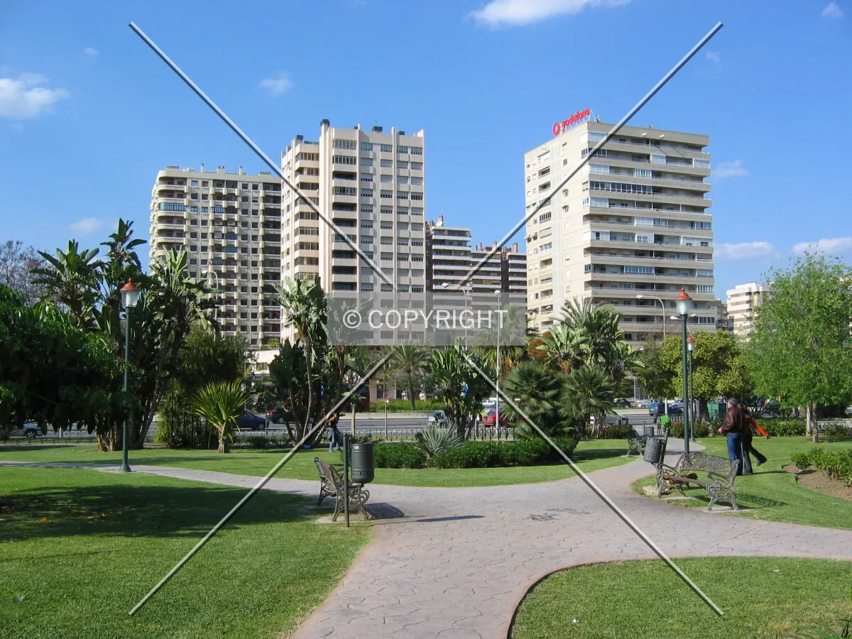 Park and high-rises on Avenida de Andalucía