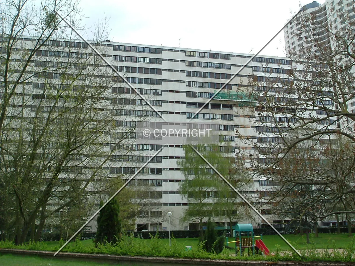 La façade de l'immeuble coté "villa de Bourg l'Evêsque"