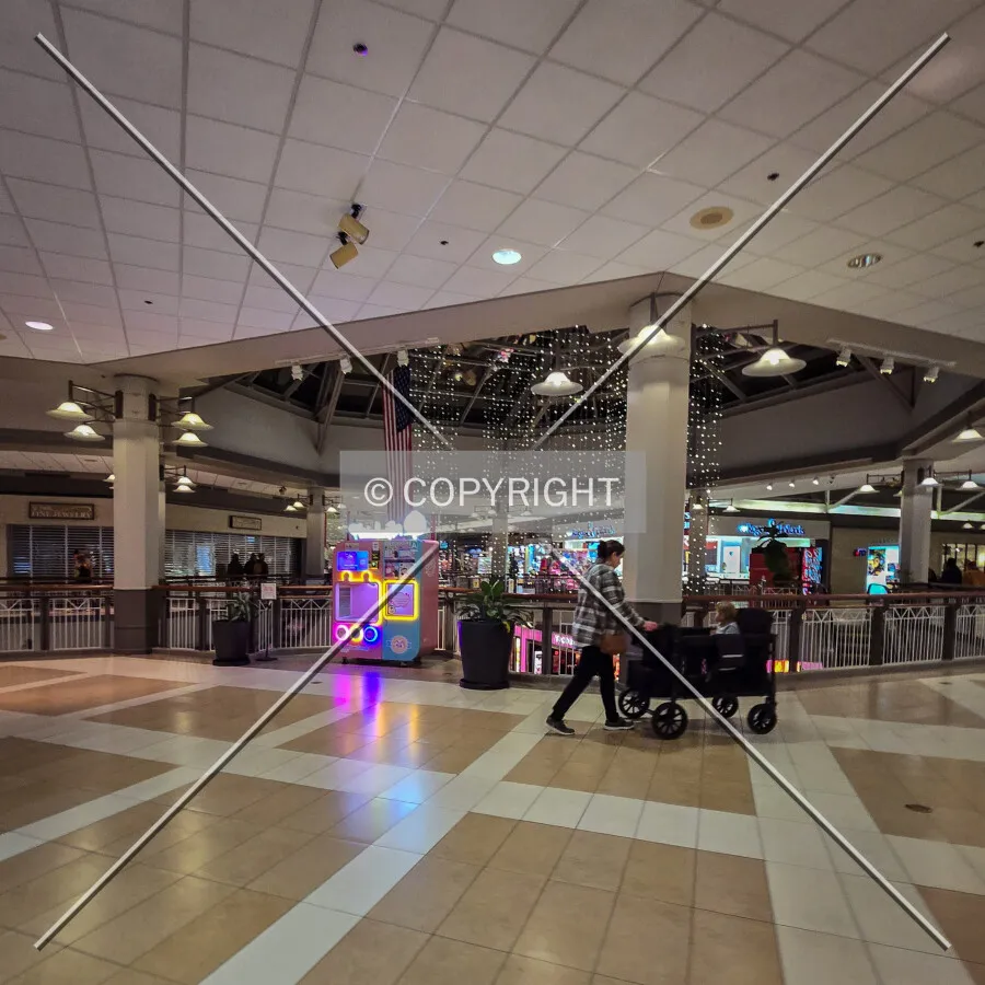 Center of the mall at night; January 3, 2025