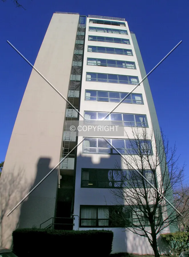 Looking up the northern facade