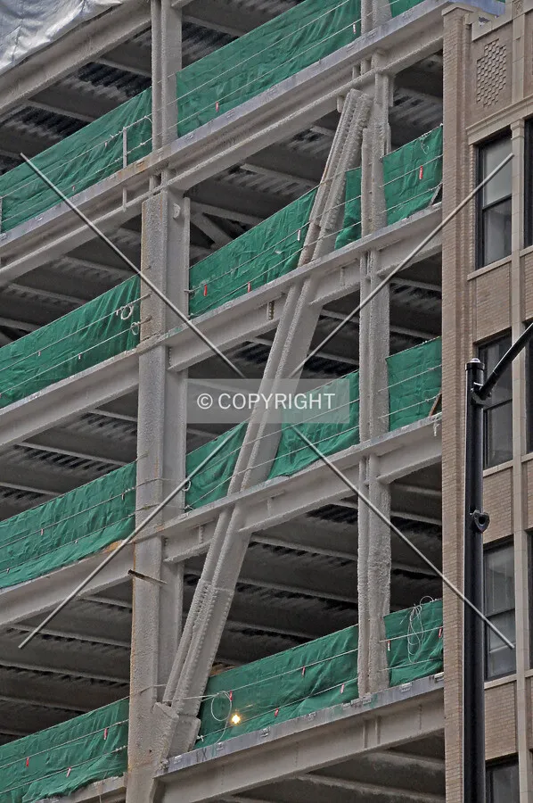 Load transfer at the southeast corner, just above the lobby