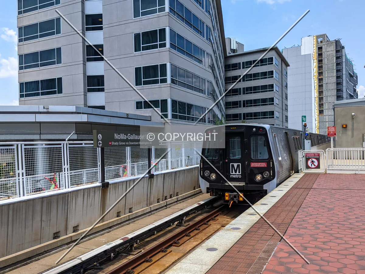 Shady Grove bound, Red Line train entering the station