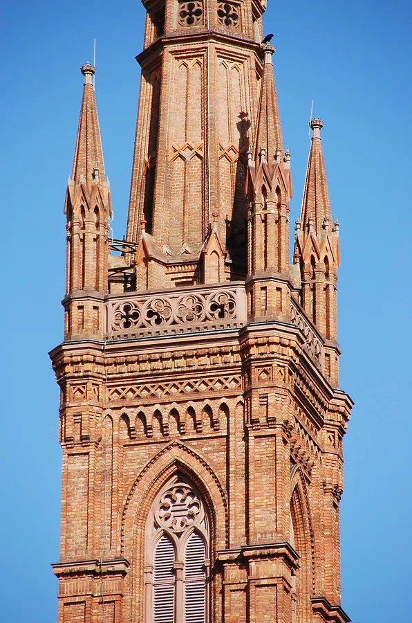 Main spire details