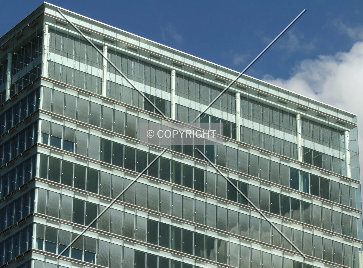 Upper floors as seen from Avenue John Fitzgerald Kennedy