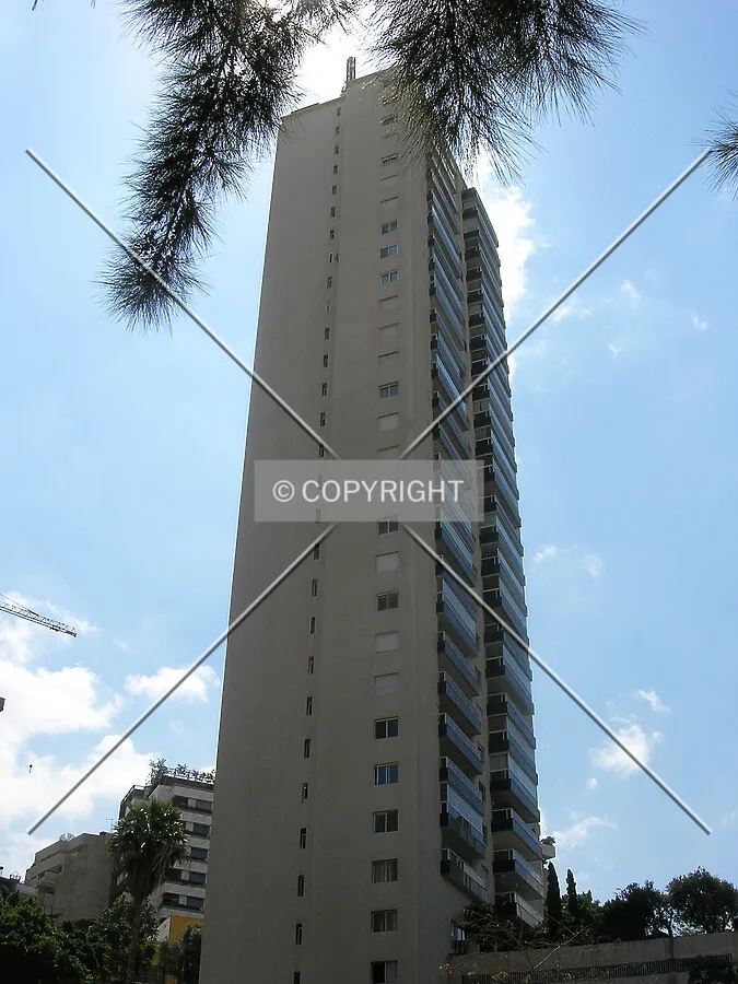 Looking up from Ashrafieh Street