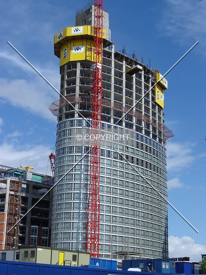 The cladding has now passed the 15th floor