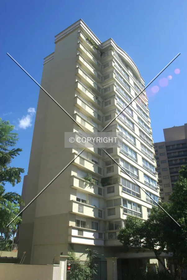 Lateral and front view from across Silva Jardim Street