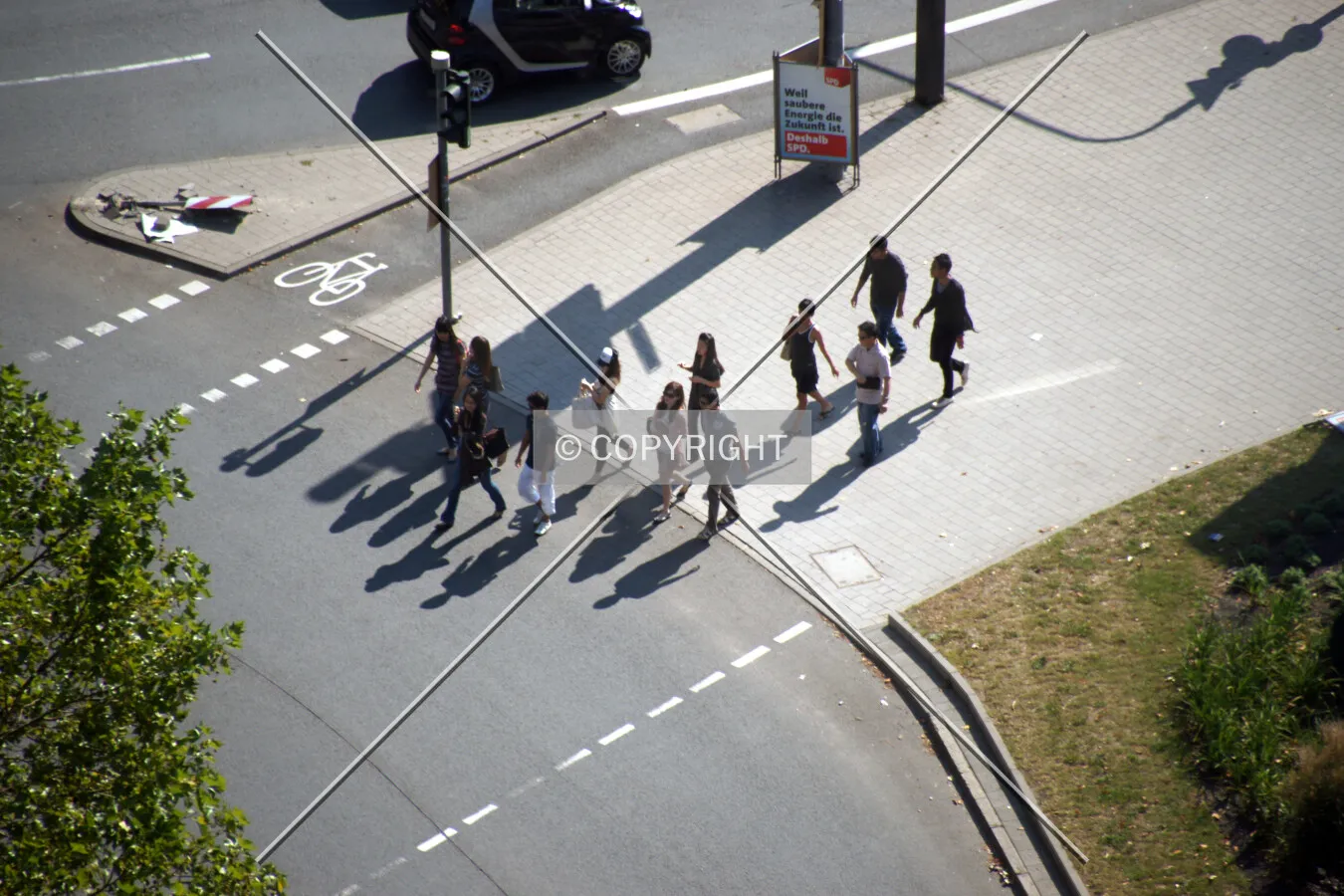 A crowd is pathing the street