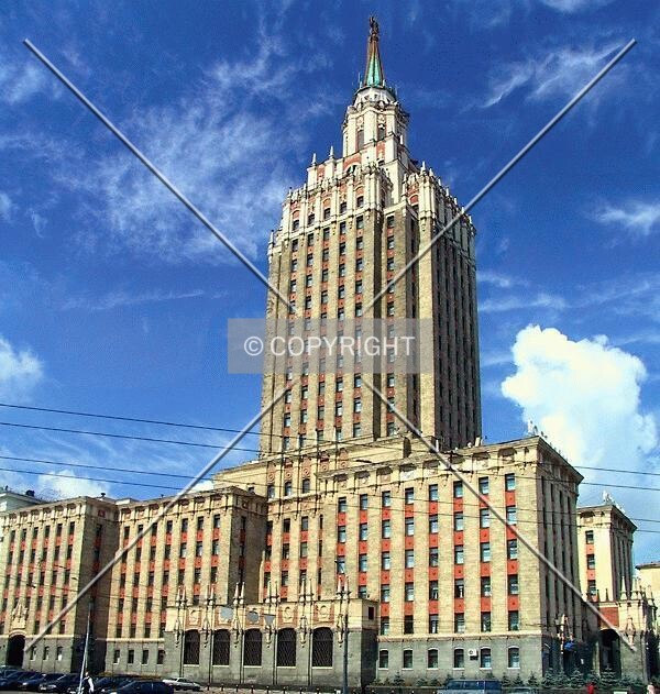 Looking up from Kalanchevskaya Street