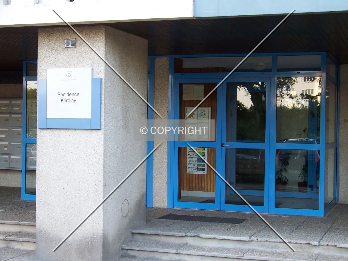 Main entrance in the north side