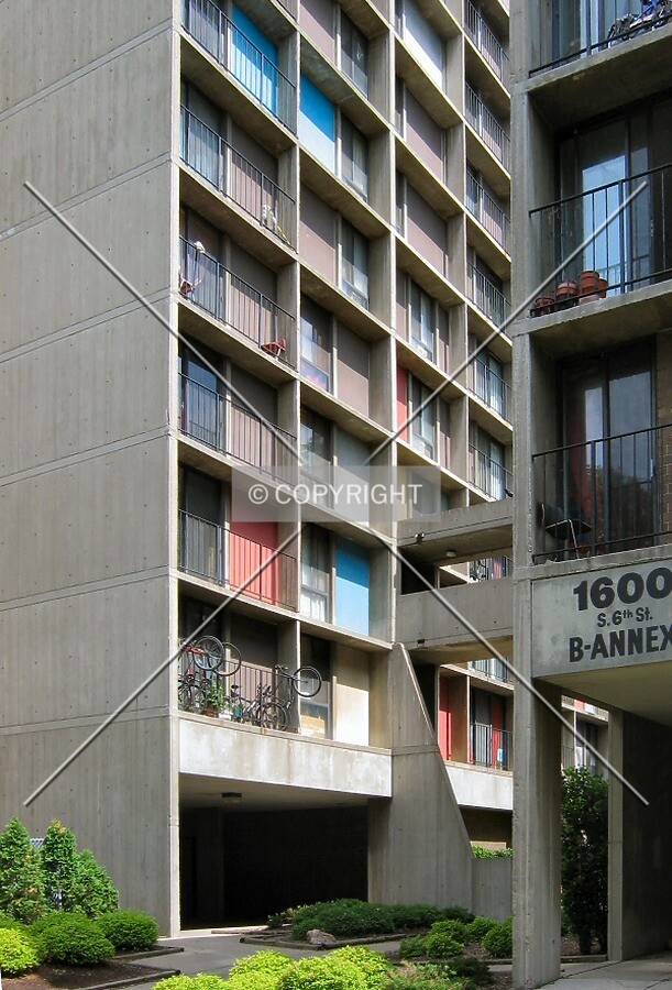 From 6th Street, walkways connect to the B Annex