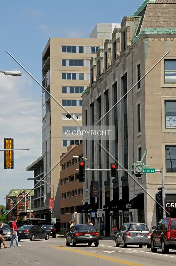 Looking north along Harlem Avenue