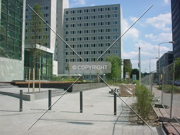 As seen from in front of the complex; Herriotstraße 3 building in the background