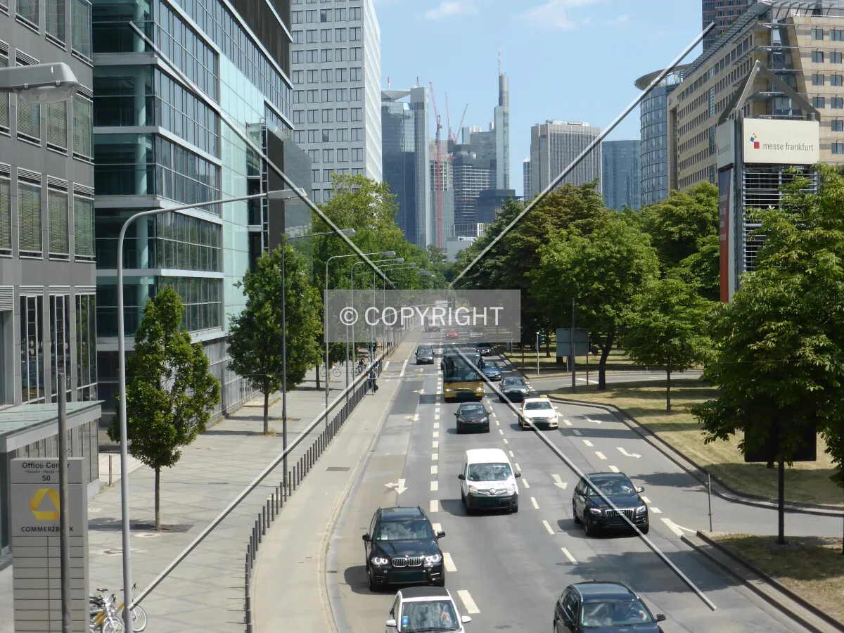 Theodor-Heuss-Allee in Frankfurt