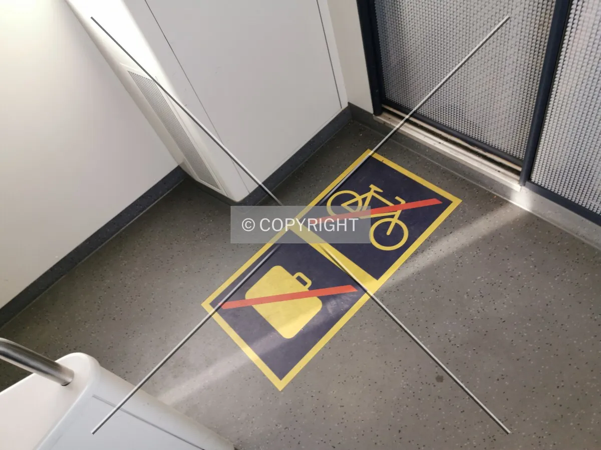 No bikes - no luggage - warning signs