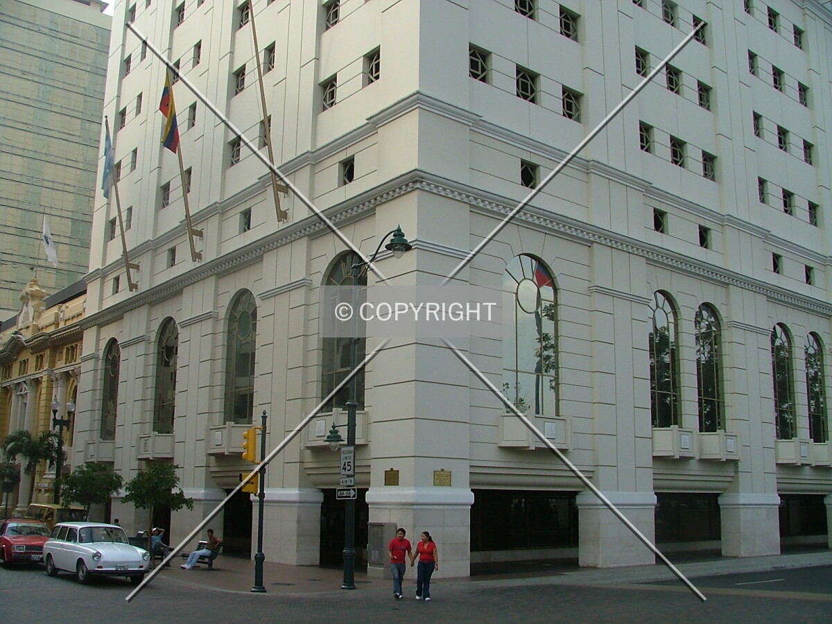 View of the base of the building at Corner of 9 de Octubre y Malecón